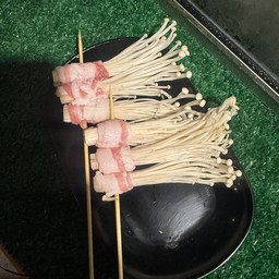 หมูพันเห็ด