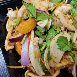 ยำรวมมิตรทะเล