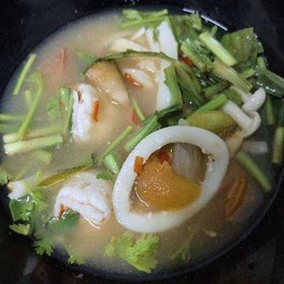 ต้มยำรวมมิตรน้ำใส