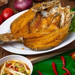 ปลากระพงทอดน้ำปลา