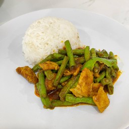 ข้าวหมูผัดพริกแกง