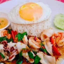 ผัดกระเพราหมึก+กุ้ง