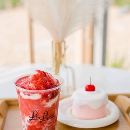 สตอเบอร์รี่ สมูทตี้โยเกิร์ต