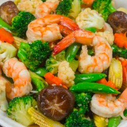 ผัดผักรวมราดข้าว