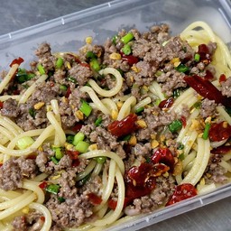 สปาเก็ตตี้เนื้อโคขุนบด คั่วพริกเกลือ🥢🥩🌶🧄
