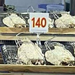 วิปริตขนมจีน-ปลาเผาอบโอ่ง ตลาดโกสุม