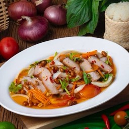 ยำคอหมูย่าง