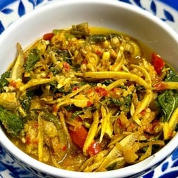 ข้าวแกงเจ๊แมว(เจ้าแรกตลาดพรานนก)