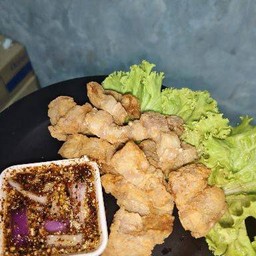 สามชั้นทอดน้ำปลา