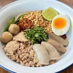 ก๋วยเตี๋ยวไทยโบราณแม่พลอย ลาดพร้าววังหิน