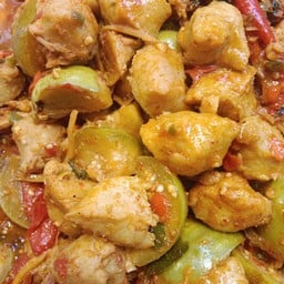 ผัดเผ็ดลูกชิ้นปลาอินทรี