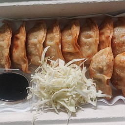 เกี๊ยวซ่าหมูทอด 10 ชิ้น แถมฟรี น้ำเก็กฮวย 1 ขวด