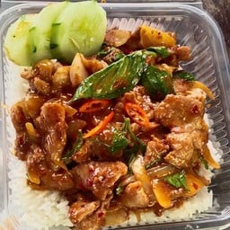 ข้าวผัดพริกเผาหมูนุ่มนมสด