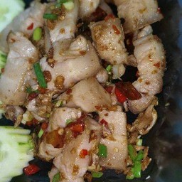 สามชั้นคั่วพริกเกลือ