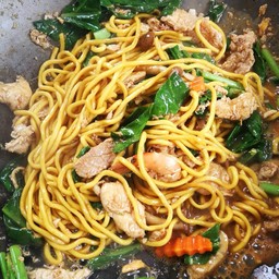 หมี่เหลืองผัดซี่อิ๊วหมูล้วน