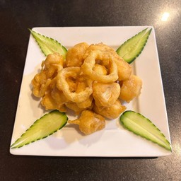 ปลาหมึกชุบแป้งทอด