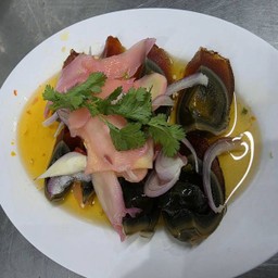 ยำไข่เยี่ยวม้า