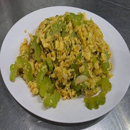 มะระผัดไข่