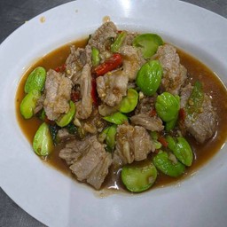หมูผัดกะปิสะตอ