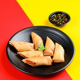 ปอเปี๊ยะหมูแดง