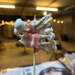 หมูพันเห็ดชิเมจิขาว