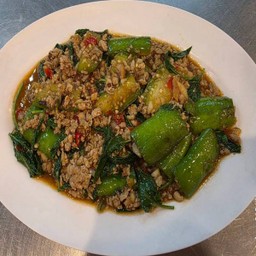 มะเขือยาวผัดปลาเค็มหมูสับ