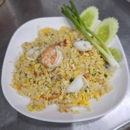 ข้าวผัดทะเล