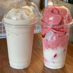 มะพร้าวปั่นนมสด1x สตอเบอรี่นมสดปั่น1x 22oz