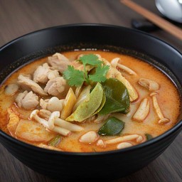 ต้มยำไก่ ข้าวสวย