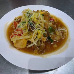 กุ้ยช่ายขาวผัดเต้าหู้หมูกรอบ