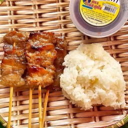 หมูปิ้งโบราณ 4+ ข้าวเหนียว 1+ น้ำพริกปลาร้า