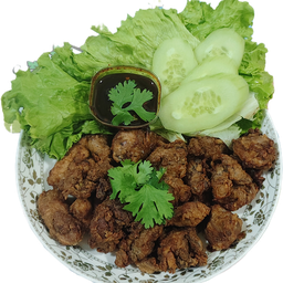 (เป็นกับ)เครื่องในไก่ทอดตะไคร้พร้อมน้ำจิ้มแจ่ว