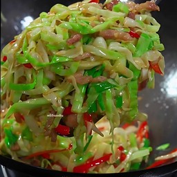 ผัดกะหล่ำหมูสับ(กับข้าว)