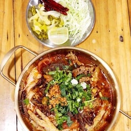 ขนมจีนน้ำเงี้ยวไก่ ไฮโซล้านนา ฮาลาล