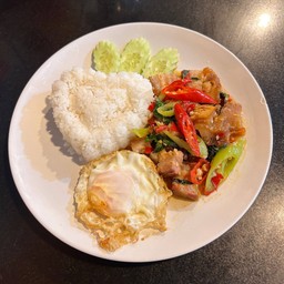 ข้าวราดผัดกะเพรา