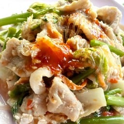 แอบอร่อยหลังองค์พระ