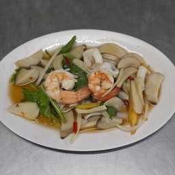 ยำเห็ดออรินจิทะเล