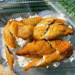 ร้านข้าวปลาแกะกรุงศรี, หมู่บ้านกรุงศรี