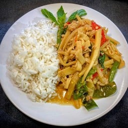 ข้าวไก่ผัดใส่หน่อไม้