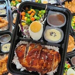 เบนโตะ ไก่ย่างซอสพริกไทยดำ