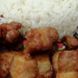 KH01.33 ข้าวสวย+หมูสามชั้นทอดน้ำปลา 50 กรัม ราดข้าว