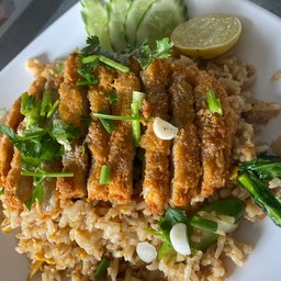 ข้าวผัดไก่กรอบ