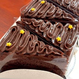 CHOCOLATE FUDGE CAKE