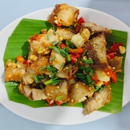 หมูกรอบคั่วพริกเกลือ