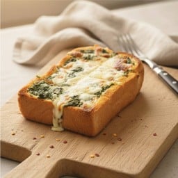 ขนมปังปิ้งพิซซ่า เนยสด - ชีสเยิ้มๆ ชาไทยเข้มข้น บึง