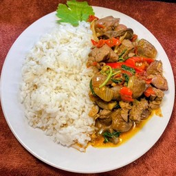 ข้าวกระเพราเครื่องในไก่