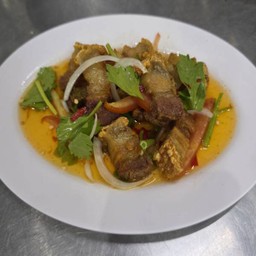 ยำหมูกรอบ