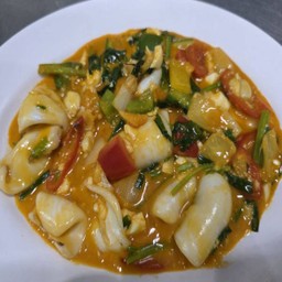 ปลาหมึกผัดไข่เค็ม