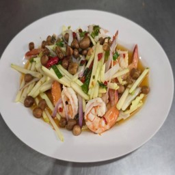 ยำมะม่วงกุ้งแซ่บ