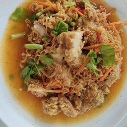 ยำมาม่า+ไก่กรอบน้ำปลาร้า